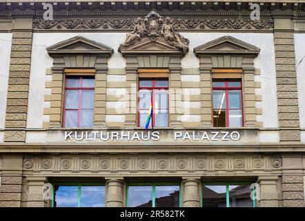 Liestal, Schweiz - 10. Mai 2023: Im Kulturhaus Palazzo - Kulturhaus Palazzo in Liestal finden Ausstellungen, Theatervorstellungen, Konzerte statt Stockfoto