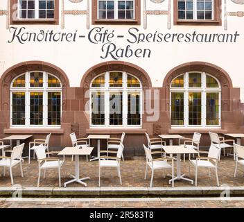 Villingen-Schwenningen - 30. April 2023: Gebäck in Villingen-Schwenningen, einer mittelalterlichen Stadt im Südwesten von Baden-Württemberg. Stockfoto