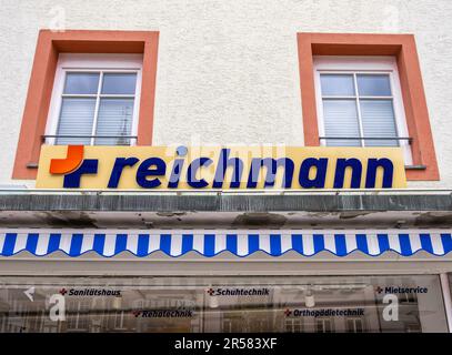 Villingen-Schwenningen, Deutschland - 30. April 2023: Medizinischer Versorgungsladen Reichmann in Villingen stellt medizinische Versorgung, Rehabilitationstechnik, OR Stockfoto