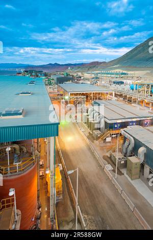 Antofagasta, Chile - erhöhte Aussicht auf eine Entsalzungsanlage. Stockfoto