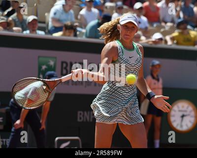 Paris, Frankreich. 01. Juni 2023. Roland Garros Paris French Open 2023. Tag 5 01. Mai 06/2023 Mirra Andreeva (-) gewinnt zweite Runde des Spiels: Roger Parker/Alamy Live News Stockfoto