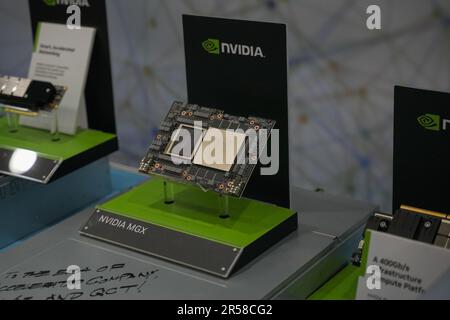 Taipeh, Taiwan. 01. Juni 2023. Die Grace Hopper Superchip CPU, die für generative KI verwendet wurde, wurde auf der COMPUTEX 2023 in Taipei gezeigt. Die COMPUTEX-Ausgabe 2023 findet vom 30. Mai bis zum 02. Juni 2023 statt und umfasst über 1.000 Aussteller aus 26 verschiedenen Ländern mit 3000 Ständen, um ihre neuesten Produkte zu präsentieren und Bestellungen mit ausländischen Käufern zu unterzeichnen. Kredit: SOPA Images Limited/Alamy Live News Stockfoto