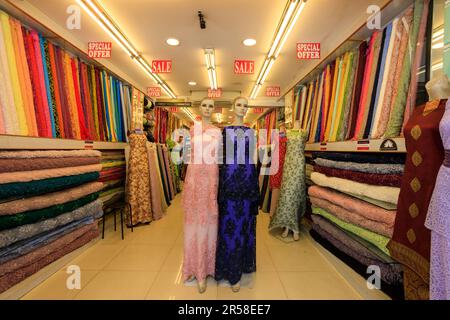 Singapur City, Singapur - 24. Februar 2023: Einzelhandelsgeschäft auf der Arab Street in Singapur. Die Arab Street ist ein Gebiet in Singapur. Es war früher der Name A Stockfoto
