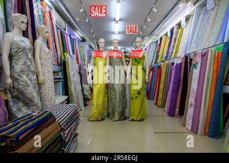 Singapur City, Singapur - 24. Februar 2023: Einzelhandelsgeschäft auf der Arab Street in Singapur. Die Arab Street ist ein Gebiet in Singapur. Es war früher der Name A Stockfoto