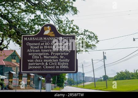 Jefferson, LA, USA - 29. MAI 2023: Historische Markierung für das Marsalis Mansion Motel an der Ecke River Road und Shrewsbury Road Stockfoto