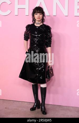 Tokio, Japan. 1. Juni 2023. Die japanische Schauspielerin Nana Komatsu, die Botschafterin der französischen Luxusmarke Chanel, posiert am Donnerstag, den 1. Juni 2023, für einen Fototermin in Chanels 2022/23 Metiers d'Art-Sammlung in Tokio. (Foto: Yoshio Tsunoda/AFLO) Stockfoto