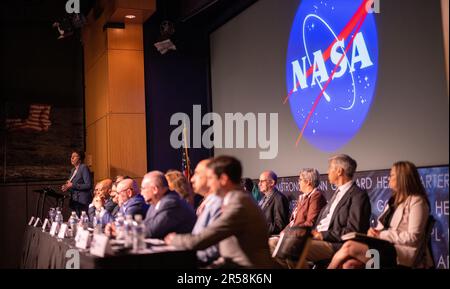 Washington, Vereinigte Staaten Von Amerika. 31. Mai 2023. Washington, Vereinigte Staaten von Amerika. 31. Mai 2023. Nicola Fox, Associate Administrator der NASA, Direktion Wissenschaftsmission, spricht auf einer öffentlichen Sitzung des Unidentified Anomalous Phenomena Independent Study Teams im Gebäude des NASA-Hauptquartiers von Mary W. Jackson am 31. Mai 2023 in Washington, DC. Die UAP-Arbeitsgruppe sucht nach Antworten auf die gemeinhin als UFO bezeichneten Themen. Kredit: Joel Kowsky/NASA/Alamy Live News Stockfoto