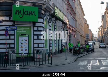 wien, österreich. 10. April 2023 Der Mjam-Markt liefert seit 2021 in Wien Stockfoto