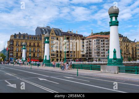 Donostia-San Sebastian, Spanien - 15. September 2022: Kursaal zubia Brücke Stockfoto