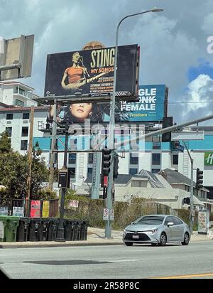 Sting-Reklametafeln verkünden ein Konzert im Hollywood Bowl, Los Angeles, CA Stockfoto