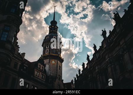 Dramatischer Himmel über dem Dresdner Dom - Deutschland Stockfoto