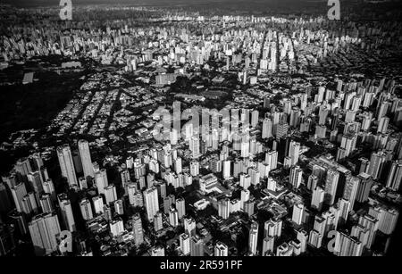 Luftaufnahme der Stadt São Paulo in Monochrom - Brasilien Stockfoto