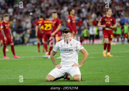 Budapest, Ungarn. 01. Juni 2023. Lucas Ocampos von Sevilla feiert ihren Sieg nach dem Finalspiel der UEFA Europa League 2023 zwischen Sevilla und AS Roma in der Puskas Arena. Endstand: Sevilla 1:1 ALS Roma (Strafen 4:1). Kredit: SOPA Images Limited/Alamy Live News Stockfoto