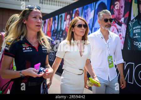 Monte Carlo, Monaco. 28. Mai 2023. Geri Halliwell (C) in der F1. Koppel vor dem Grand Prix-Rennen von Monaco F1 gesehen. Beim Grand Prix der Formel 1 von Monaco 80. gewann Red Bull's Max Verstappen vor dem Fernando Alonso von Aston Martin und dem Esteban Ocon von Alpine. Wie immer in Monaco war auch auf der Koppel viel los mit Berühmtheiten aus der Sport-, Musik- und Filmwelt. Kredit: SOPA Images Limited/Alamy Live News Stockfoto