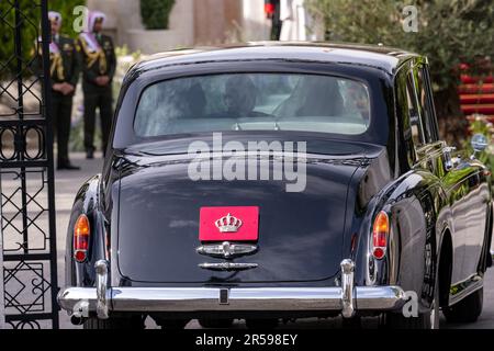 Amman, Jordanien. 01. Juni 2023. Die Braut Prinzessin Rajwa kommt am 1. Juni 2023 im Zahran-Palast an, um an der Hochzeit von Kronprinz Hussein in Amman, Jordanien, teilzunehmen. Foto: Ammar Abd Rabbo/ABACAPRESS.COM Kredit: Abaca Press/Alamy Live News Stockfoto