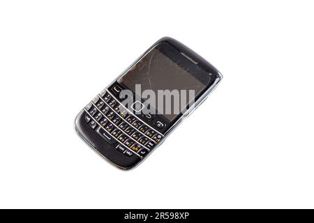 Blackberry-Smartphone mit QWERTY-Tastatur isoliert auf weißem Hintergrund mit Kopierbereich Stockfoto