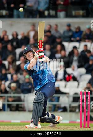 Leeds, England - 01/06/2023 - Cricket - Vitality T20 Blast: North Group - Yorkshire Vikings V Lancashire Lightning - Headingley Stadium, Leeds, England - Yorkshires Matthew Revis Fledermäuse. Kredit: SWpix/Alamy Live News Stockfoto