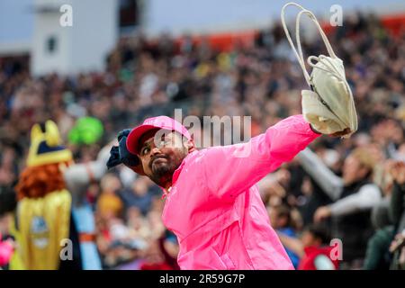 Leeds, England - 01/06/2023 - Cricket - Vitality T20 Blast: North Group - Yorkshire Vikings V Lancashire Lightning - Headingley Stadium, Leeds, England - Yorkshire Volunteer Credit: SWpix/Alamy Live News Stockfoto