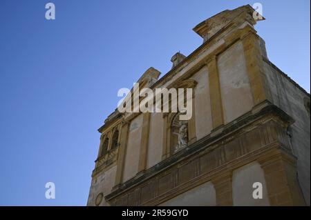 Malerischer Blick von außen auf die sizilianische Renaissance Chiesa di San Vito in urbe, ein historisches Wahrzeichen von Mazara del Vallo in Sizilien, Italien. Stockfoto