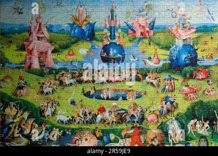 Der Garten der irdischen Freuden von Jeroen Bosch als Puzzle. Der Garten der irdischen Freuden ist der moderne Titel, der einem dreiteiligen Ölgemälde auf oa verliehen wird Stockfoto