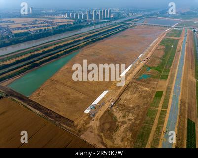 HUAI'AN, CHINA - 2. JUNI 2023 - Annahme der Phase-II-Pilotphase des Huaihe River Waterway von Huai 'an City, 2. Juni 2023, Huai 'an City, Jiangsu Stockfoto