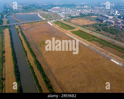 HUAI'AN, CHINA - 2. JUNI 2023 - Annahme der Phase-II-Pilotphase des Huaihe River Waterway von Huai 'an City, 2. Juni 2023, Huai 'an City, Jiangsu Stockfoto