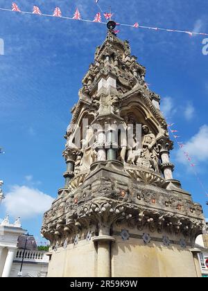 Mittelalterliches geschnitztes Denkmal in Saffron Walden, Großbritannien. Stockfoto