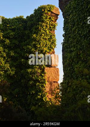 Alte Ruinen von Giemen frances Bergbauten bei Sonnenuntergang Stockfoto