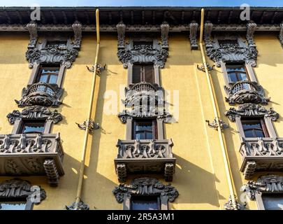 Das Haus Casa de Ponti wurde Anfang des 20. Jahrhunderts im Freiheitsstil in Sesto San Giovanny, der Metropolstadt Mailand, Italien, erbaut Stockfoto