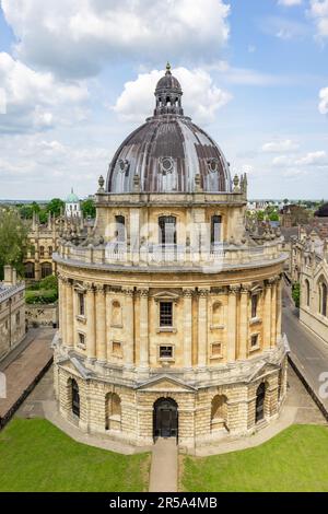 Die Radcliffe Camera, auch bekannt als Rad Cam oder die Kamera, ein Gebäude der University of Oxford, England. Seine Kreisform und Lage im Herzen des Stockfoto