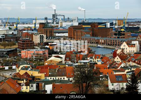 Stadtpanorama mit dem Alten Hafen, der Hansestadt Wismar, Deutschland, Mecklenburg-Vorpommern, Wismar Stockfoto