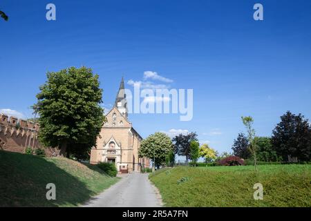 Bild der katholischen Kirche Sveti Ivan Kapistran im Schloss Ilok. Ilok ist die östlichste Stadt und Gemeinde im Nordosten Kroatiens. Lokalisiert Stockfoto