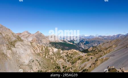 Straße zum Col d'Izoard Gebirgspass (2360 m), Hautes-Alpes (05), Region Provence-Alpes-Cote d'Azur, Frankreich Stockfoto