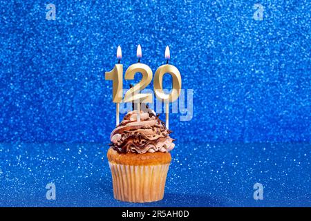 Cupcake Mit Nummer Für Geburtstags- Oder Jubiläumsfeier; Nummer 120 Stockfoto