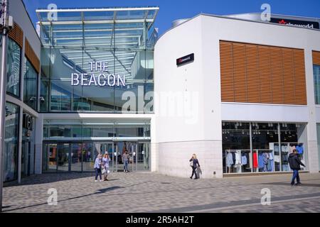 Eastbourne, East Sussex, Großbritannien - Juni 13 2022: Eingang zum Beacon Shopping Centre Terminus Road. Stockfoto