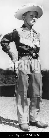 Carl XVI Gustaf, König von Schweden. Geboren am 30. april 1946. Abgebildet als 10-Jähriger, der ein Cowboykostüm mit Hut, Hemd, Hose und Stiefeln mit Revolverholster trägt. 7. august 1956. Stockfoto