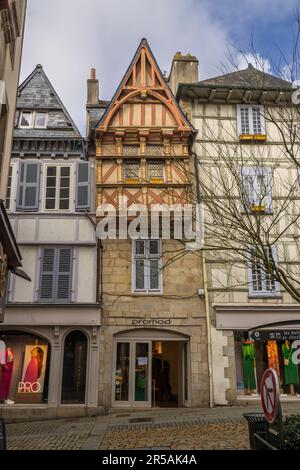 Die alten engen Gassen von Quimper, Bretagne, Frankreich Stockfoto