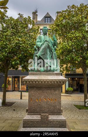 Eine Statue von Laenaq, Arzt und Erfinder des Stethoskops, Quimper, Bretagne, Frankreich Stockfoto