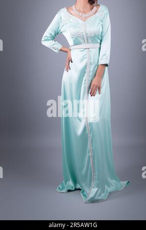 Woman Model Im Marokkanischen Kaftan-Design Stockfoto