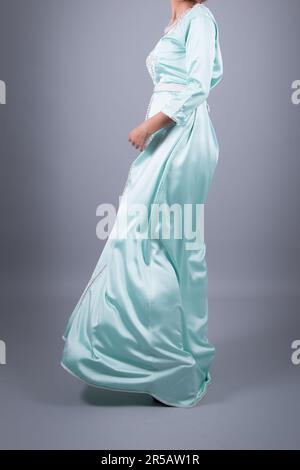 Woman Model Im Marokkanischen Kaftan-Design Stockfoto