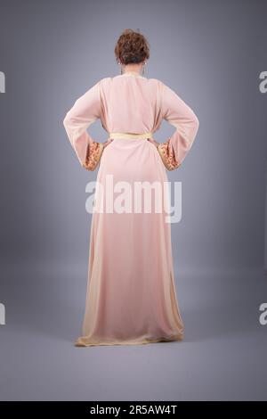 Woman Model Im Marokkanischen Kaftan-Design Stockfoto