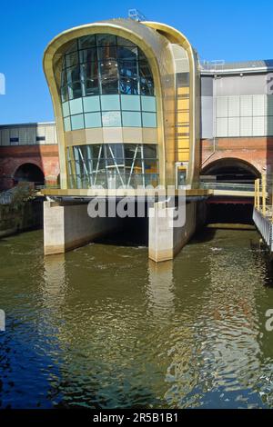 Großbritannien, West Yorkshire, Leeds, Südeingang zum Bahnhof von Leeds City Stockfoto