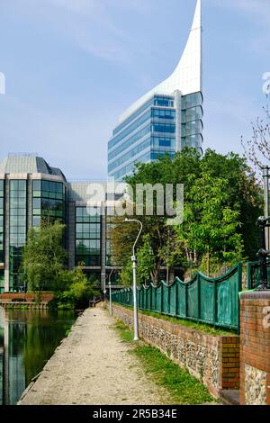 Reading, Berkshire Vereinigtes Königreich, 06. September 2021. Abbey Gardens Bürogebäude und The Blade Stockfoto