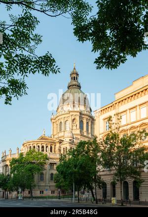 Das St. Die Stephansbasilika in Budapest ist ein herrliches Wahrzeichen, bekannt für ihre großartige Architektur und reiche historische Bedeutung. Einer der besten A. Stockfoto