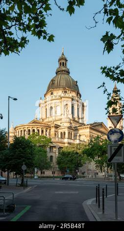 Das St. Die Stephansbasilika in Budapest ist ein herrliches Wahrzeichen, bekannt für ihre großartige Architektur und reiche historische Bedeutung. Einer der besten A. Stockfoto