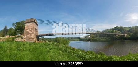 Panoramablick auf die Union Chain Bridge über den Fluss Tweed Stockfoto