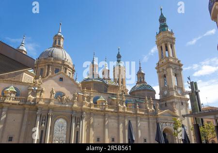 Die Kathedrale - Basilika unserer Lieben Frau der Säule, Saragossa, Aragonien, Spanien. Stockfoto