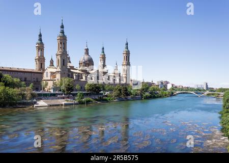 Die Kathedrale - Basilika unserer Lieben Frau der Säule, Saragossa, Aragonien, Spanien. Stockfoto