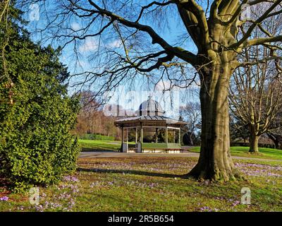 UK, West Yorkshire, Leeds, Roundhay Park, Bandstand Stockfoto