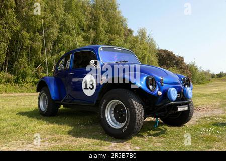 Dreiviertel Vorderansicht eines Blue, 1967, Volkswagen Beetle Beach Buggy, ausgestellt auf der Deal Classic Care Show 2023 Stockfoto